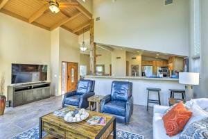 Mountain-View Deck Bright Sedona Home