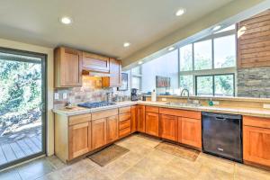 Mountain-View Deck Bright Sedona Home