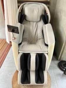 ISLA VILLA 1 amazing waterfall pool house near beach, bars & restaurants