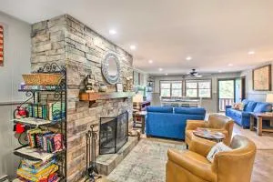 Main St Red River Ski Condo with Mountain View! - Mesita