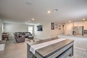 San Antonio Home with Backyard about 10 Mi to Dtwn! - 3hvězdičkové hotely ve městě San Antonio