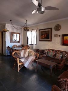 Guarujá, Astúrias, 3 Suítes, 1 quadra da praia