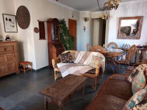 Guarujá, Astúrias, 3 Suítes, 1 quadra da praia