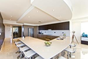 Penthouse Palace - Luxurious Harbourview Location