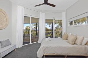 Seascape Retreat - Magnificent 5 Bedroom Home