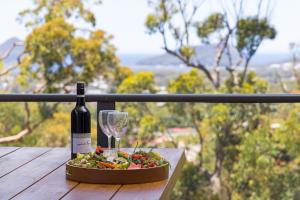 Seascape Retreat - Magnificent 5 Bedroom Home