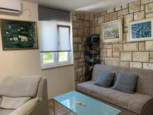 Apartments with parking space Supetar, Brac - 19013