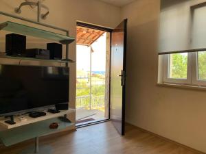 Apartments with parking space Supetar, Brac - 19013