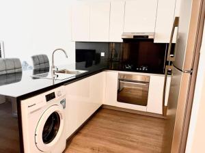 ModernLux - Lovely Studio Apartment in JVT next to Park