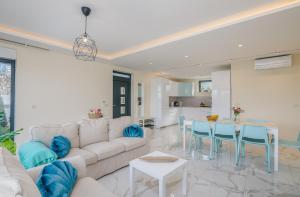 Family-friendly apartments with swimming pool Vantacici, Krk - 19252