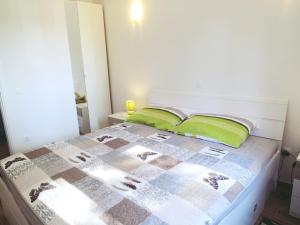 Apartments by the sea Vantacici, Krk - 19260