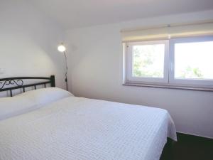 Apartments by the sea Vantacici, Krk - 19260