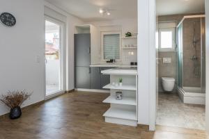 Apartments with parking space Vir - 19332