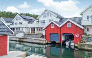 5 Bedroom Amazing Home In Spangereid - Grønsfjord