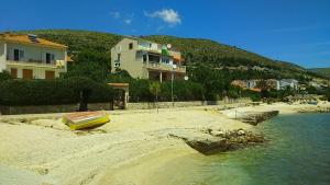 Apartments by the sea Seget Donji, Trogir - 19351