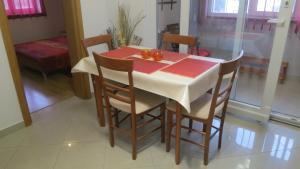 Apartments with a parking space Malinska Krk 19285