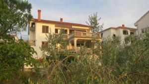 Apartments with a parking space Malinska, Krk - 19290