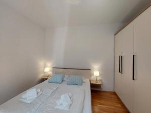 Apartments by the sea Malinska, Krk - 19286