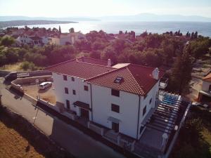 Family friendly house with a swimming pool Malinska Krk  19278
