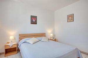 Apartments by the sea Rogoznica - 19367