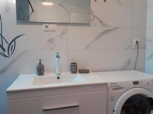 Family friendly apartments with a swimming pool Malinska, Krk - 19304