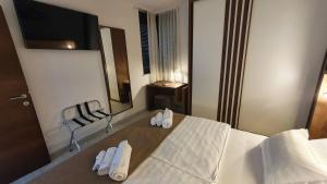 Family-friendly apartments with swimming pool Sveti Filip i Jakov, Biograd - 19325