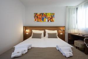 Family-friendly apartments with swimming pool Sveti Filip i Jakov, Biograd - 19325