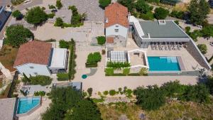 Family friendly house with a swimming pool Bajcici, Krk - 19311 - 4hvězdičkové hotely ve městě Vrh