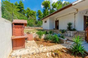 Family friendly house with a swimming pool Cove Gradina, Korcula - 19317