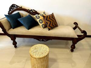 Hidden relaxation at Kings residence