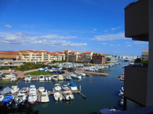 Appartement T2 vue Mer et Port,2 balcons, Parking privé