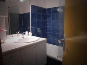 Appartement T2 vue Mer et Port,2 balcons, Parking privé