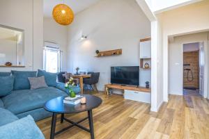 Family friendly house with a swimming pool Nin, Zadar - 19431