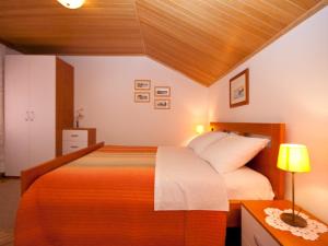 Apartments and rooms with parking space Baska, Krk - 19424