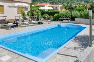 Family friendly apartments with a swimming pool Baska, Krk - 19432