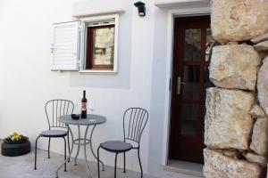 Apartments by the sea Sutivan, Brac - 19427