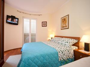 Apartments with parking space Baska, Krk - 19420