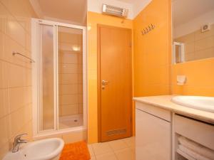 Apartments with parking space Baska, Krk - 19420