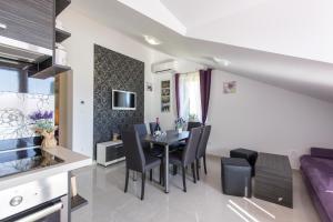 Apartments with parking space Baska, Krk - 19674