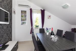 Apartments with parking space Baska, Krk - 19674