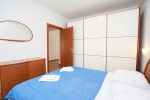 Apartments with parking space Baska, Krk - 19434