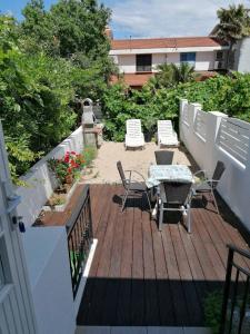 Apartments with a parking space Baska Krk 19490