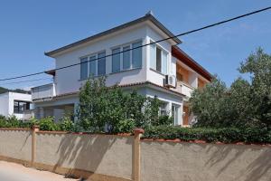 Apartments and rooms by the sea Banjol, Rab - 19692 