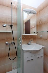 Apartments and rooms by the sea Banjol, Rab - 19692