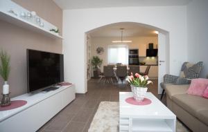 Luxury villa with a swimming pool Pridraga - Cuskijas, Novigrad - 19461