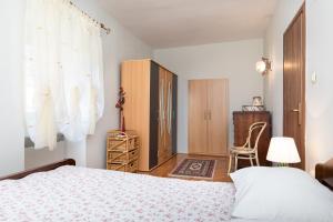 Apartments by the sea Baska, Krk - 19517