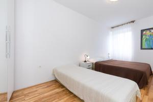 Apartments by the sea Baska, Krk - 19518