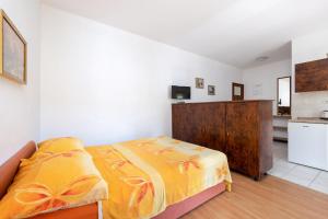 Apartments by the sea Arbanija, Ciovo - 19527