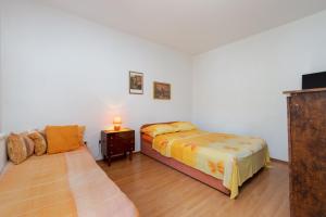 Apartments by the sea Arbanija, Ciovo - 19527