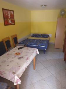 Apartments with parking space Vir - 19547